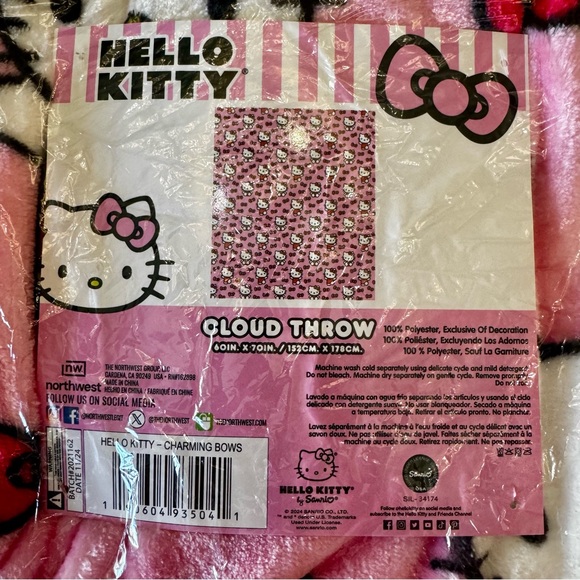 NWT Hello Kitty super plush pink red white Cloud Throw - Picture 3 of 6